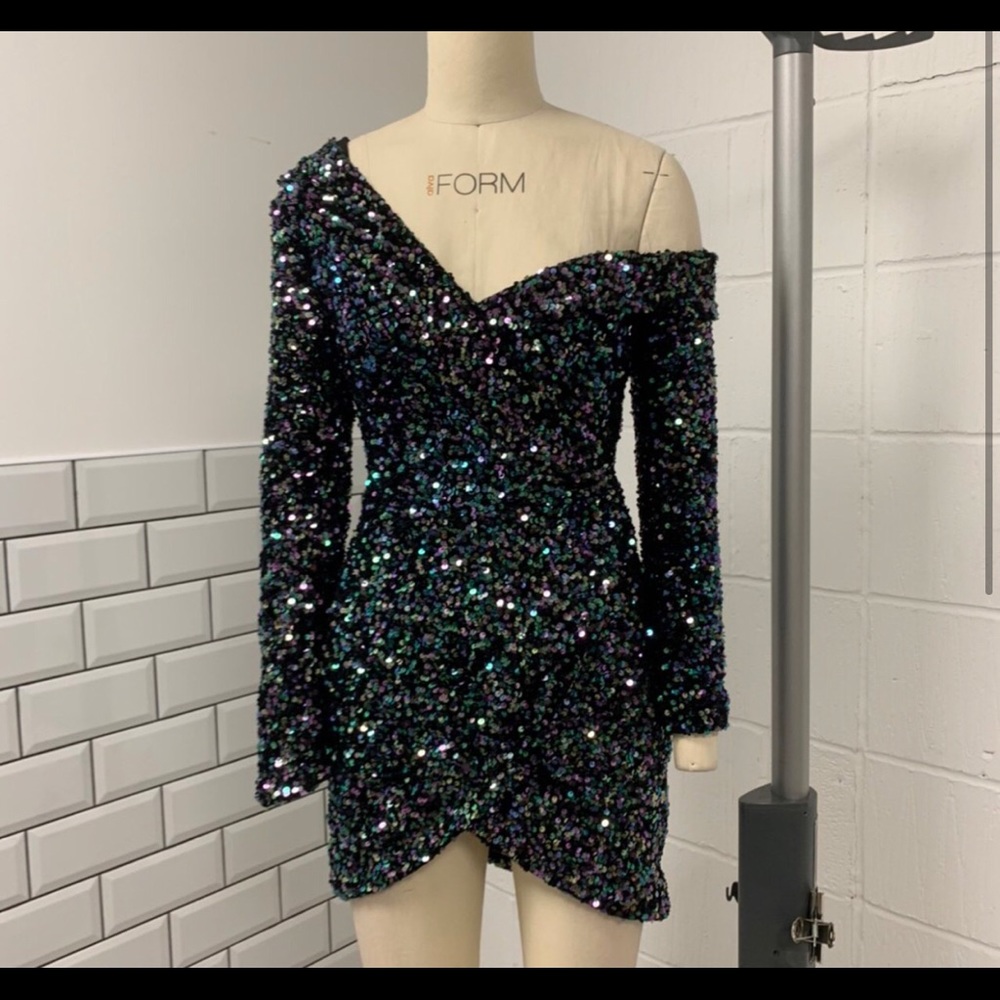 Super Sparkly off shoulder asymmetrical dress! 😍